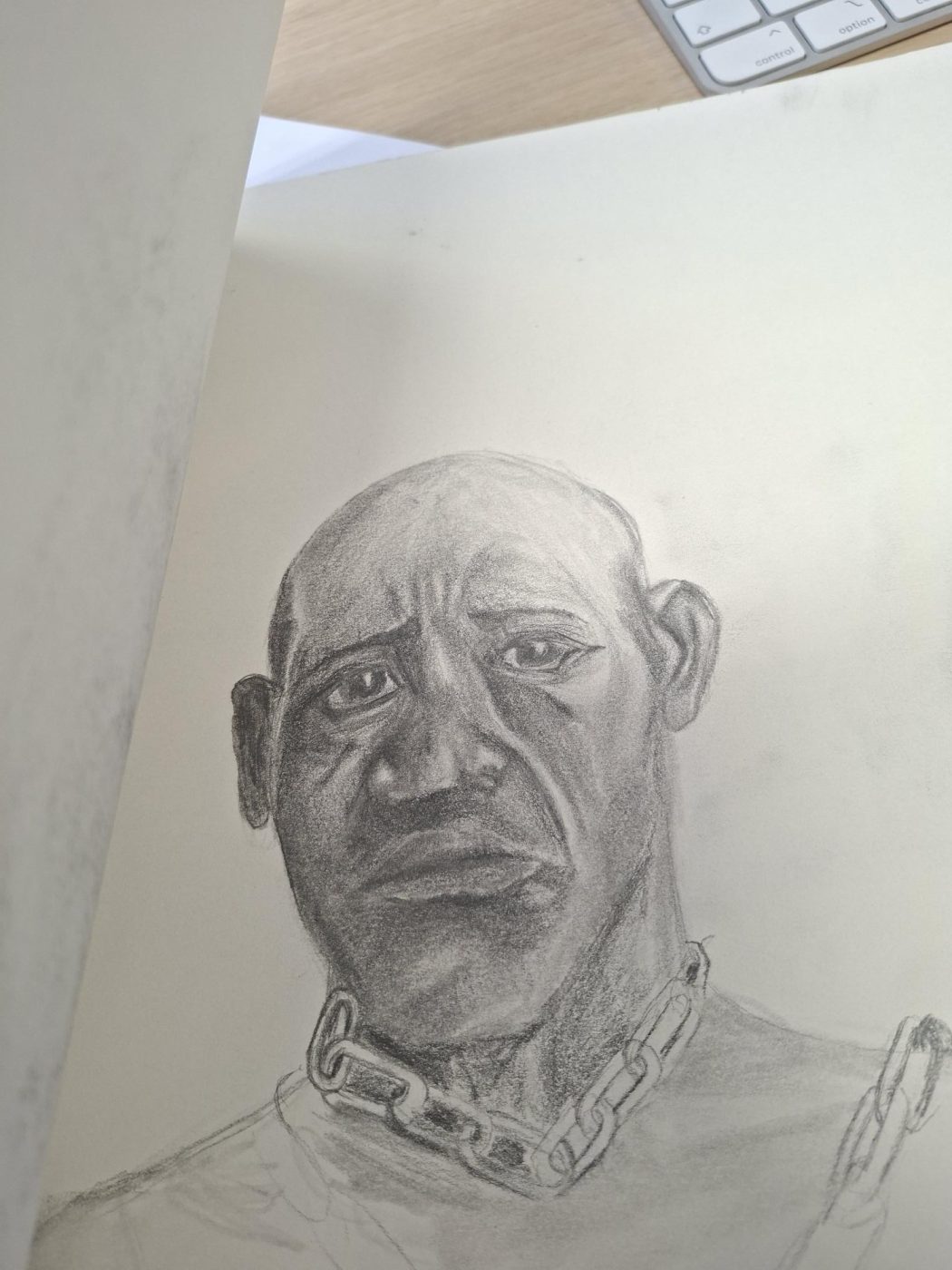 Portret met ketting